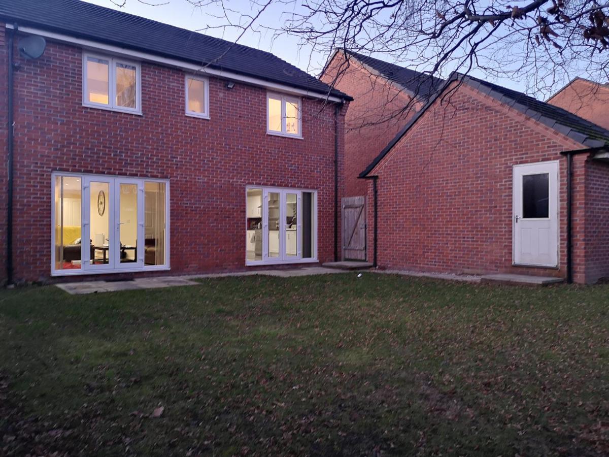Nightingale Gardens - 4 Bed Detached House - Manchester Apartment ภายนอก รูปภาพ