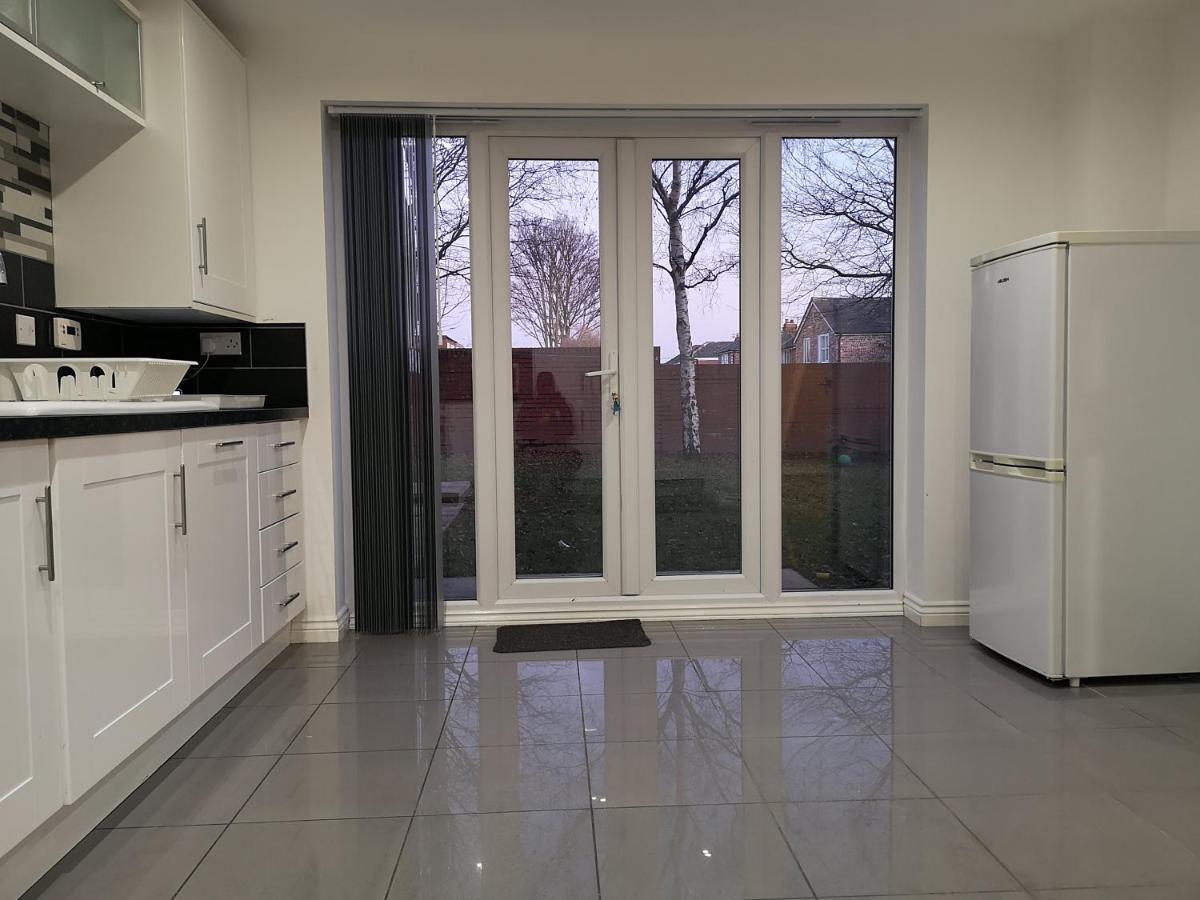 Nightingale Gardens - 4 Bed Detached House - Manchester Apartment ภายนอก รูปภาพ