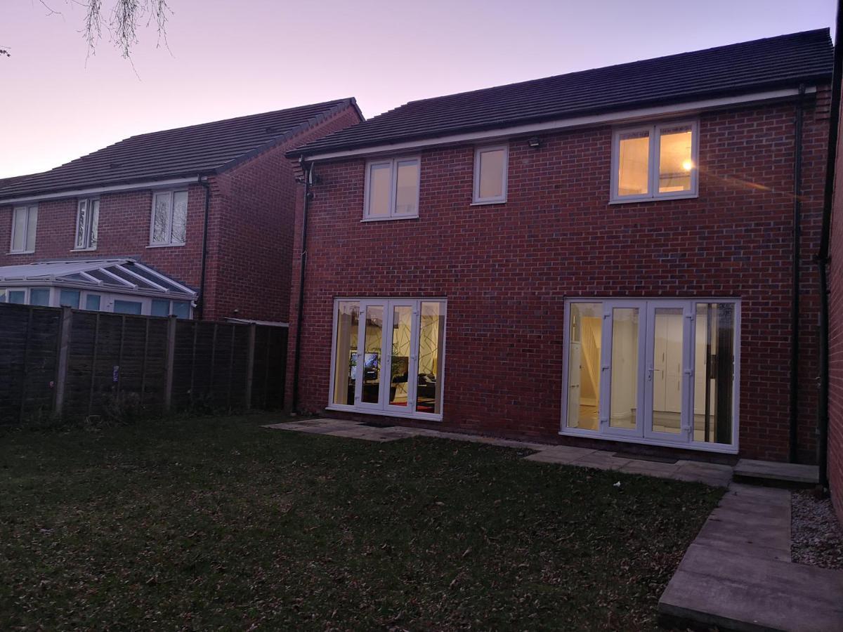 Nightingale Gardens - 4 Bed Detached House - Manchester Apartment ภายนอก รูปภาพ
