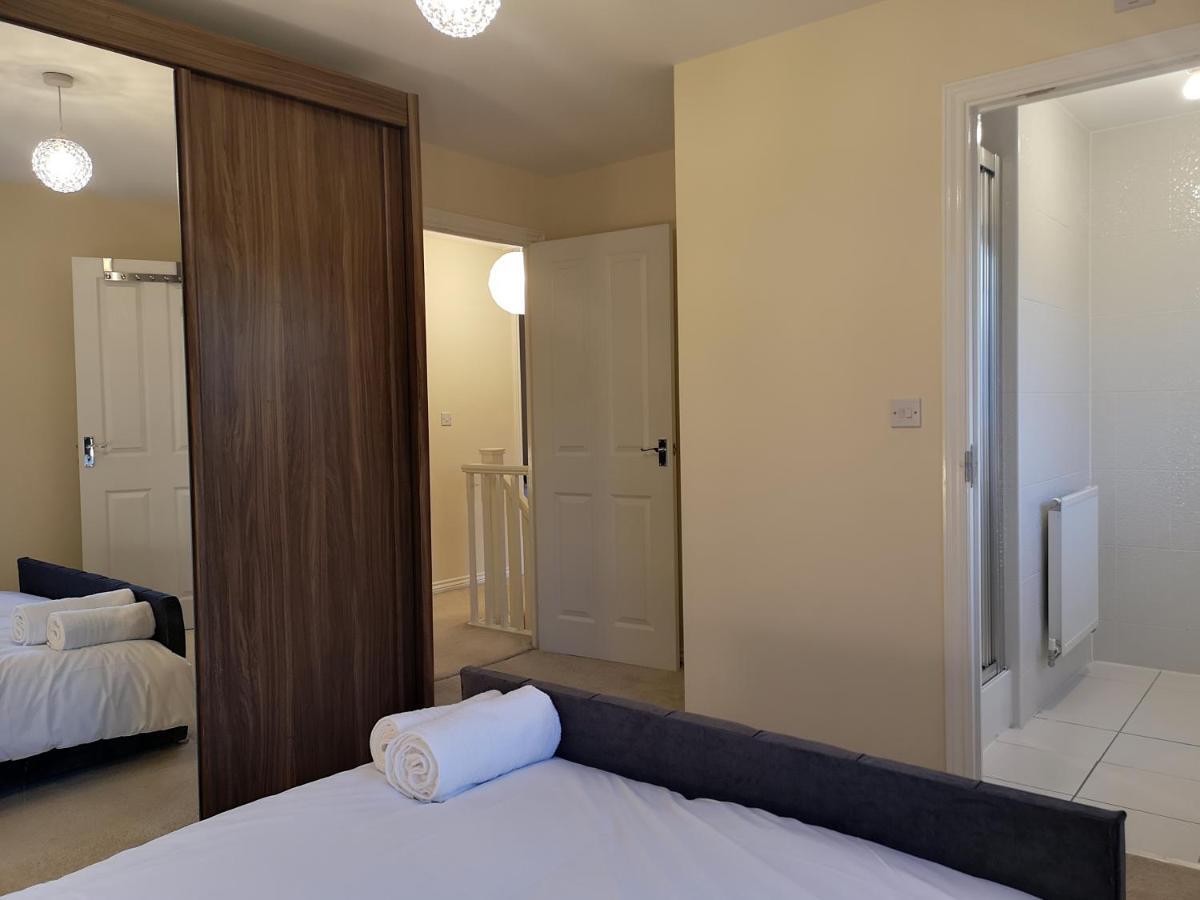 Nightingale Gardens - 4 Bed Detached House - Manchester Apartment ภายนอก รูปภาพ